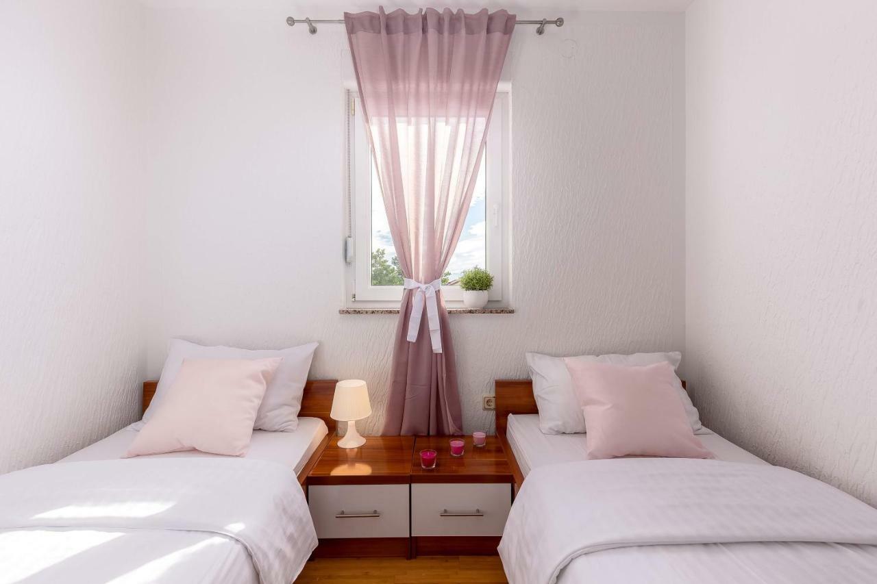Apartments Villa Maria 茨里克韦尼察 外观 照片